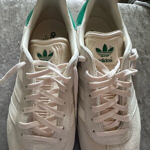 Brand new,size 8 women's but ran a bit big so didn't work for me.